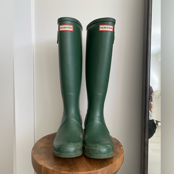 ❌SOLD❌ Women’s Rain Boots - Picture 2 of 2